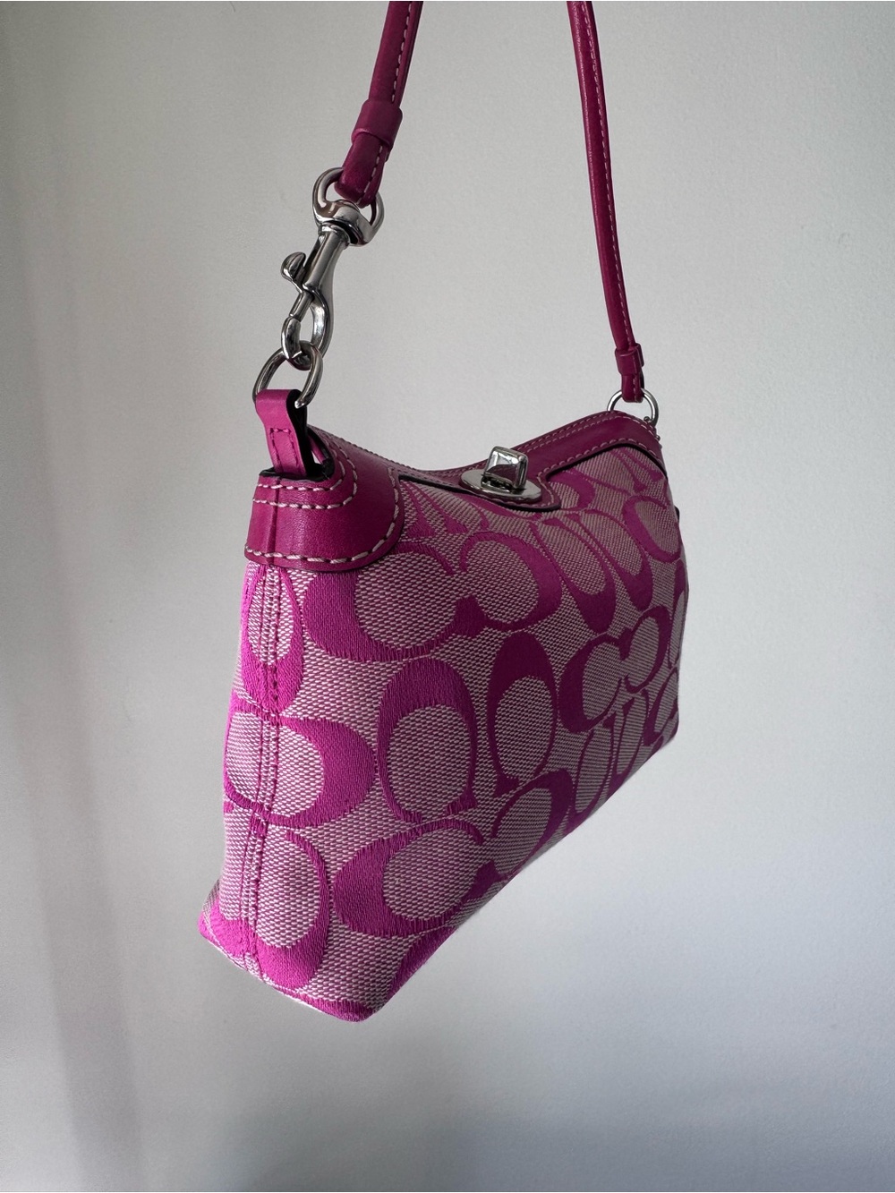 Y2K Coach Hot Pink Mini Turnlock - Picture 5 of 10